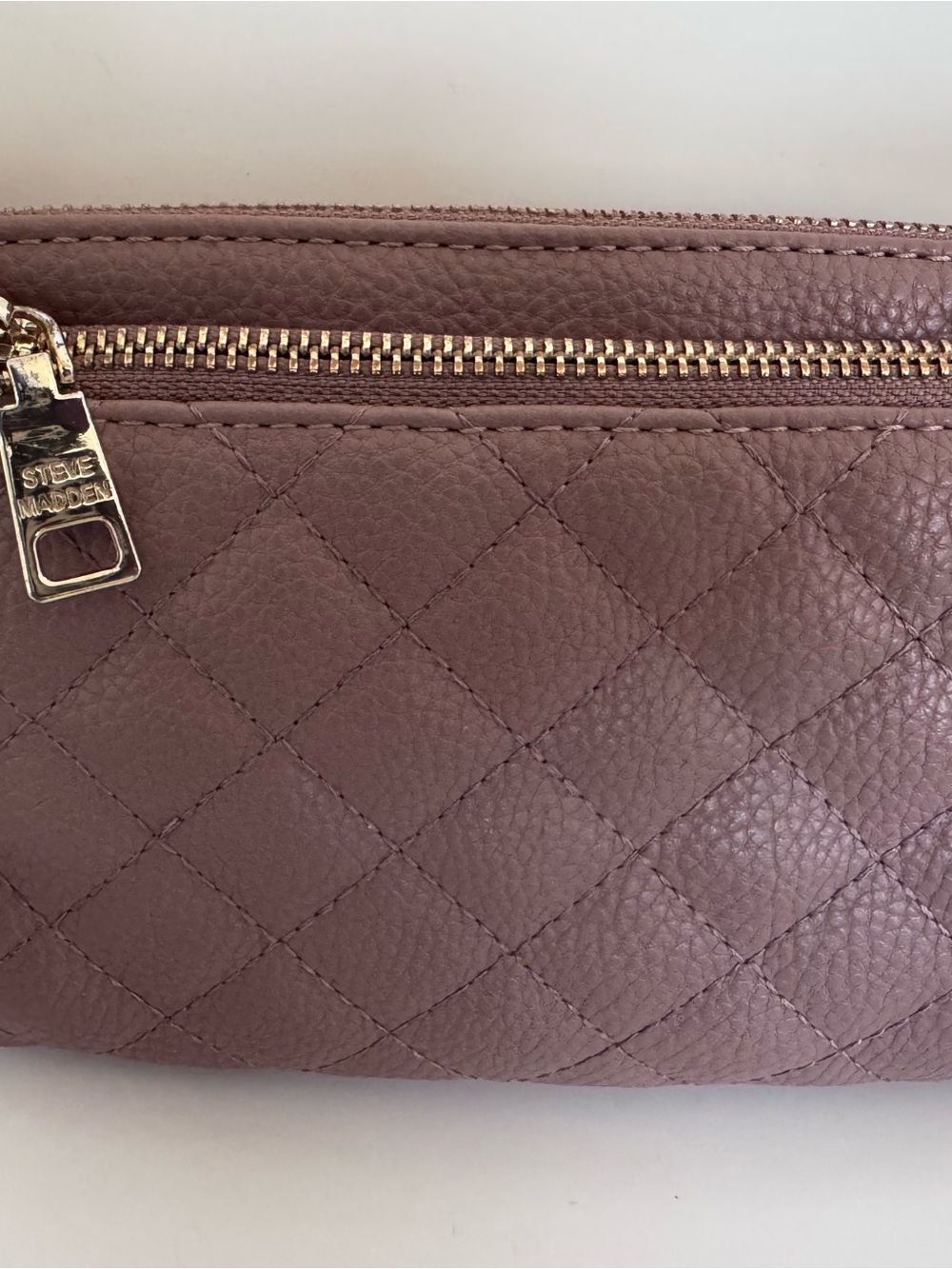 Steve Madden Quilted Wristlet Clutch Wallet Taupe Gold Zip Pouch Chic Bag Neutra - Picture 10 of 16